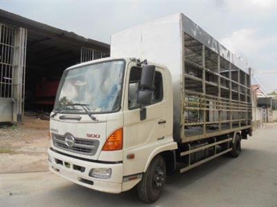 Xe tải Hino 5.7 tấn FC9JLTA chở xe máy