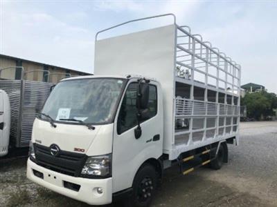 Xe tải Hino XZU720L 4.5 tấn thùng chở xe máy