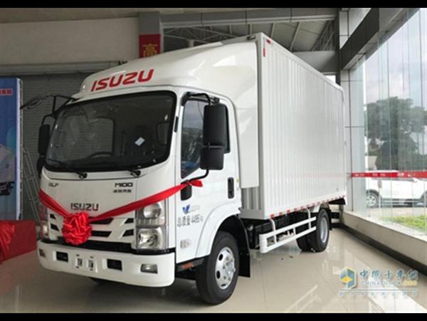 Xe tải 2,4 tấn thùng dài 5 mét M100 Isuzu VM Vĩnh Phát euro 6