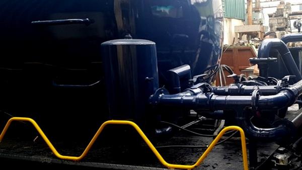 Bình dầu xe hút chất thải Hino FG 7 khối dùng cho bơm vòng dầu loại lớn giúp làm kín bơm và truyền nhiệt giảm tải cho bơm