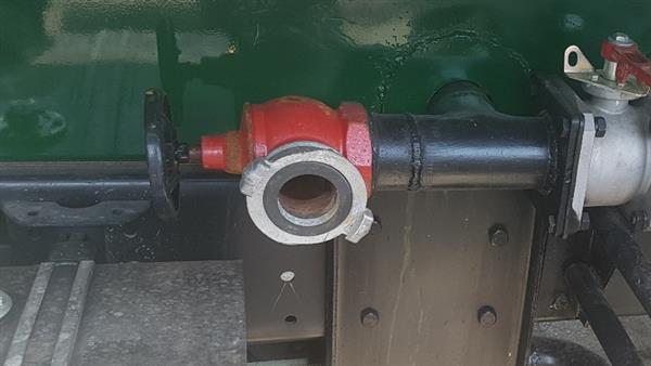 Đầu khóa cấp nước đường cứu hỏa xe phun nước rửa đường dùng trong các khu công nghiệ không có ao hồ mà thường lấy nước từ trụ cứu hỏa