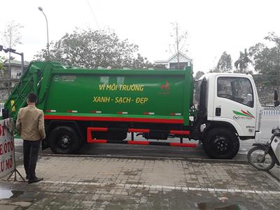 Xe ép chở rác Vĩnh Phát 12 khối được đóng trên nền cơ sở xe tải Vĩnh Phát FN129, là dòng xe mới nhất của nhà máy sản xuất ô tô Vĩnh Phát ra mắt đầu năm 2018