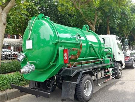 Xe hút chất thải 4 khối Thaco Ollin 500E4 là dòng Xe hút hầm cầu – Bể phốt được sử dụng trong các hoạt động vệ sinh môi trường, hút chất thải, hút bể phốt, bồn cầu