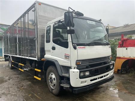 Xe tải 7 tấn thùng kín dài 9.5m cao 2m55 Isuzu FT160SL9 VM Vĩnh Phát được thiết kế nhằm tối ưu phương án vận chuyển cho khách hàng, tối đa khả năng chở hàng và mang về nhiều lợi nhuận nhất cho người đầu tư